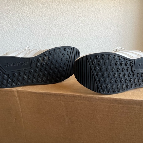Adidas Sneakers size 9 - Picture 6 of 9